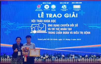 SINH VIÊN TRƯỜNG ĐH QUỐC TẾ ĐẠT GIẢI NHẤT HỘI THẢO KHOA HỌC “ỨNG DỤNG CHUYỂN ĐỔI SỐ VÀ TRÍ TUỆ NHÂN TẠO TRONG CHẨN ĐOÁN VÀ ĐIỀU TRỊ BỆNH”